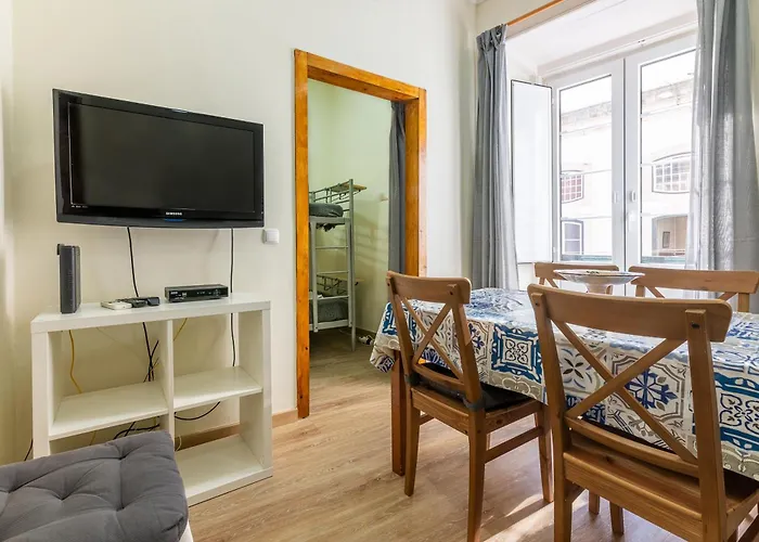 Alfama Very Well-connected Apartment